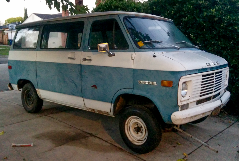 Illustration for article titled 1971 GMC Vandura: Begun